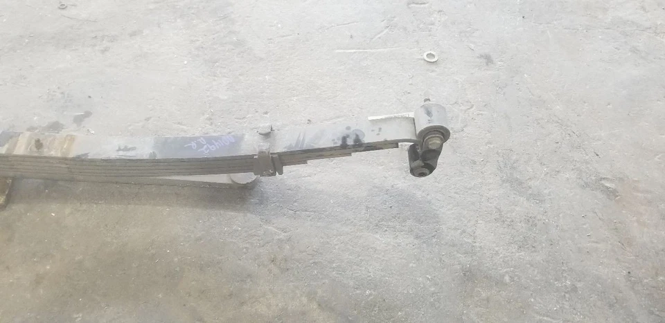 08 CHEVY SILVERADO 3500 SRW LEAF SPRING REAR RIGHT PASSENGER 9900 GVW Foto 3 de 4