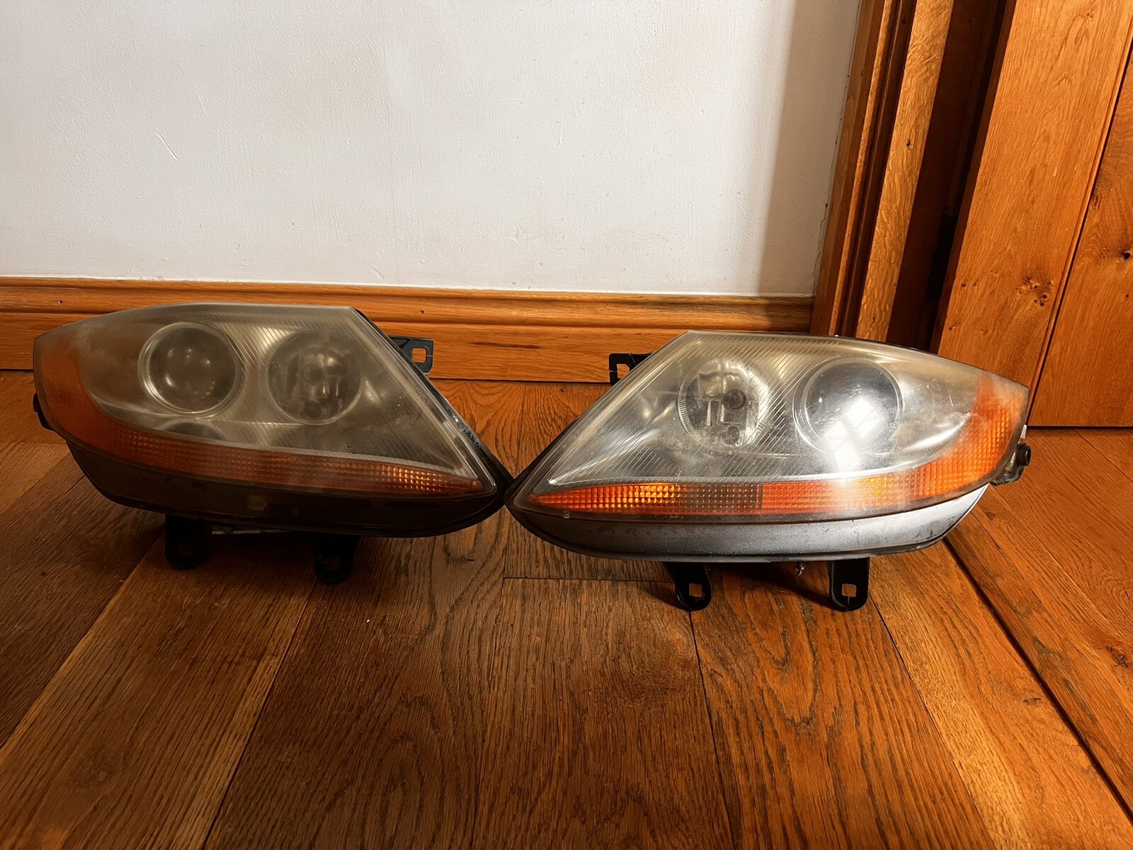 A pair of BMW E85 Z4 Roadster 20032005 Xenon Headlamps eBay
