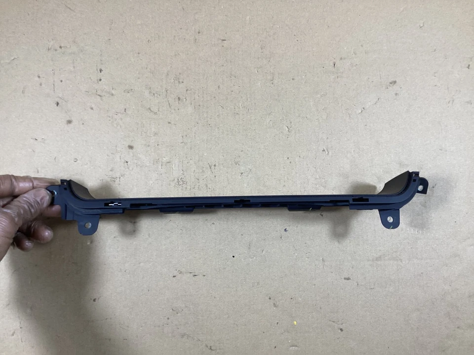 BMW 740i 740Li 750i 750li 2009-2015 lado izquierdo del conductor tablero de instrumentos cubierta OEM. Foto 2 de 4