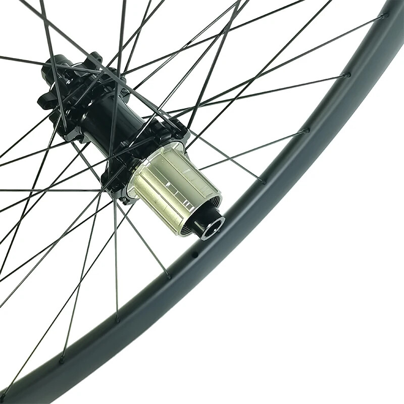 Set ruote in carbonio 700C per bici da strada foto 4