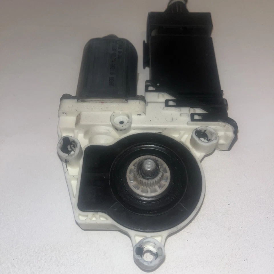 2003 - 2010 年大众可转换甲壳虫右手乘客侧门窗电机原始设备制造商 — 第 3/4 张图片