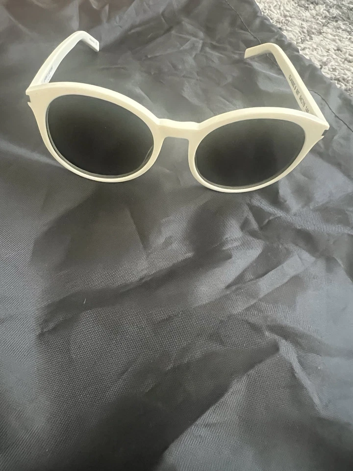 Gafas de sol Saint Laurent unisex redondas con montura blanca Foto 2 de 4