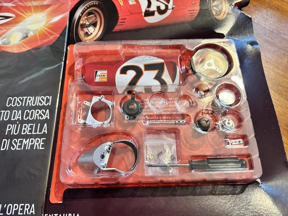 COSTRUISCI LA FERRARI 330 P4 IN SCALA 1:8 Fascolo N.1 e Kit Pezzi . CENTAURIA - Immagine 2 di 4