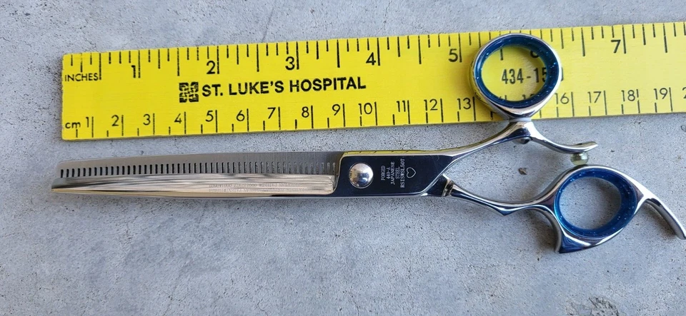 Licuadora de 50 dientes con aleta de tiburón giratoria para pulgar R/H Foto 2 de 3