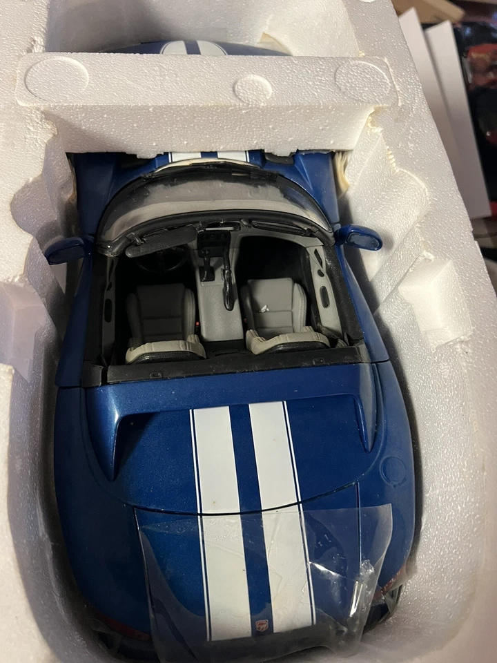 1:12 Anson Dodge Viper RT/10 LE 1/3.999 azul con rayas blancas Foto 3 de 4