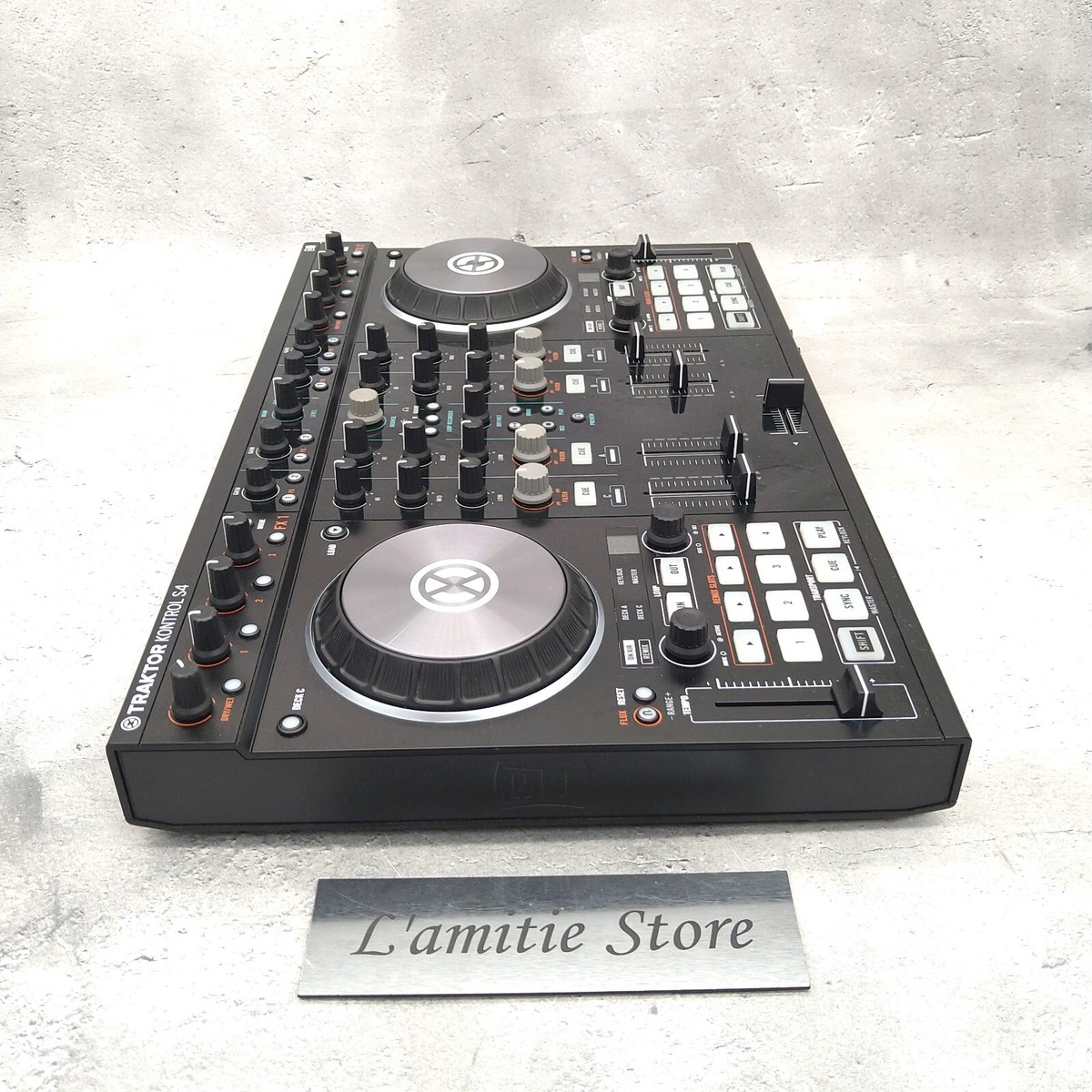 Native Instruments Traktor Kontrol S4 MK2 Pro DJ Controller Native Instruments Traktor Kontrol S4 MK2 Pro DJ Controller