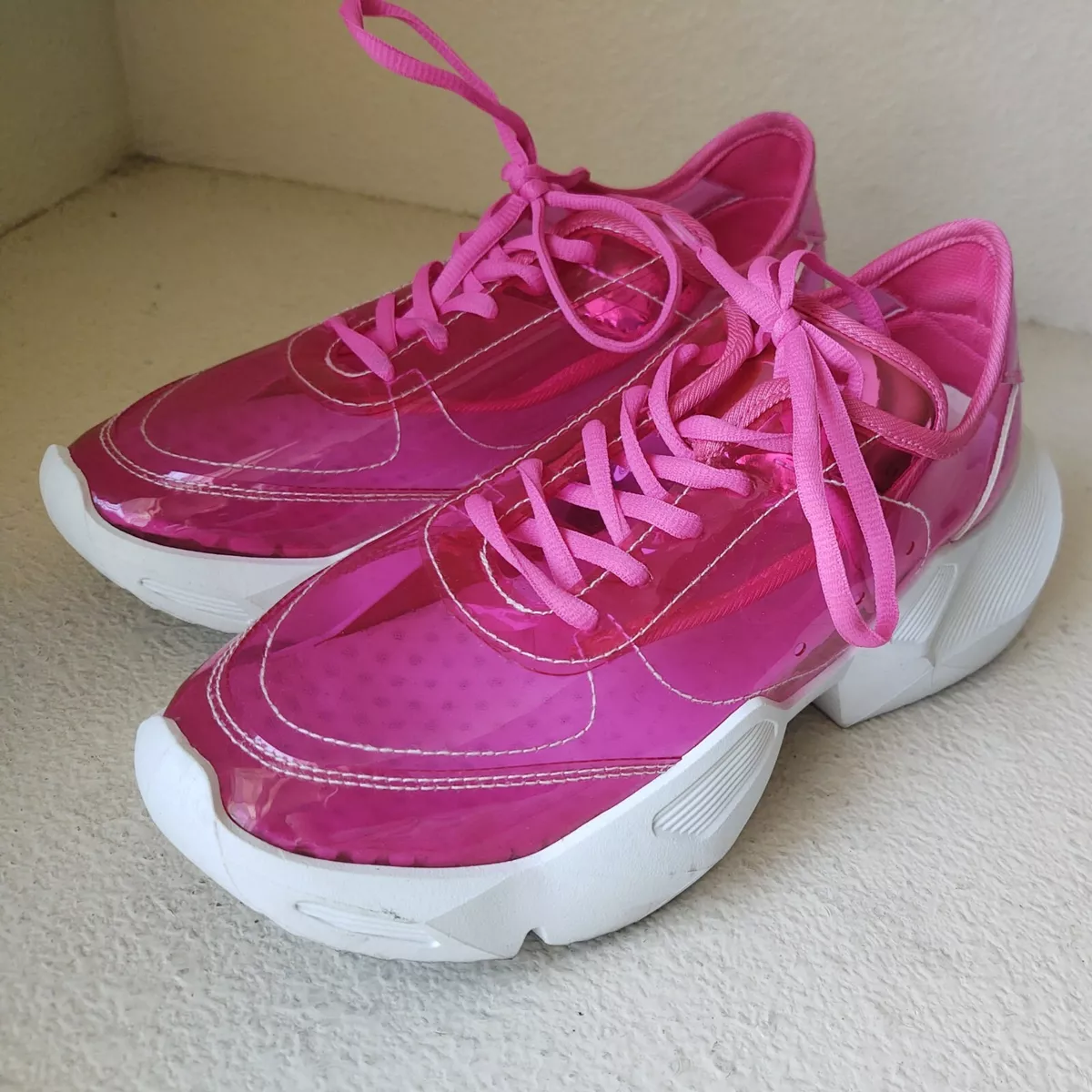 Fuschia coloured shoes 2025