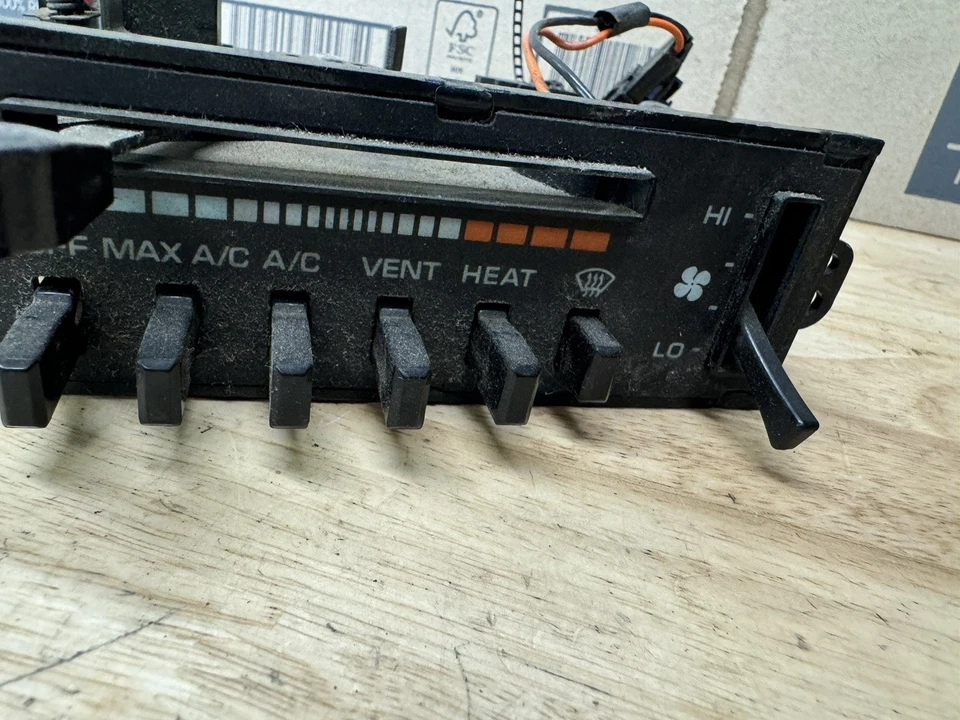 Dodge Ram D150 D250 D350 81-93 Ramcharger W150 W250 W350 control de calefacción de aire acondicionado Foto 3 de 4