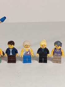 LEGO Creator: Fairground Mixer (10244) 11 Minifigures + Attractions & Vehicles 