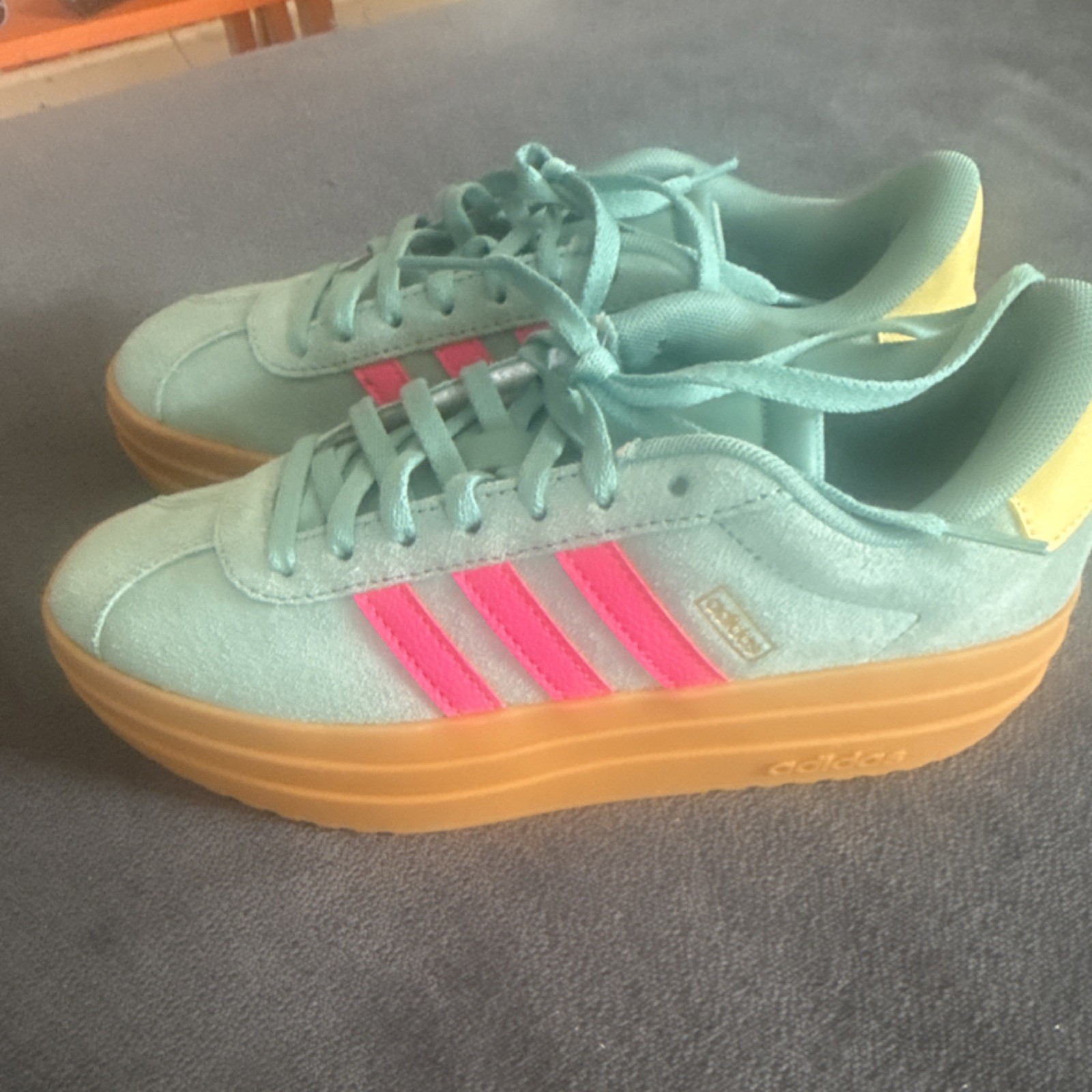 Light Blue Pink Yellow Gum Hdx043011