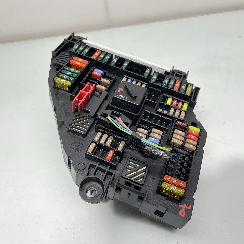 Con carcasa de caja de fusibles relé de distribución de energía 535i BMW Serie 5 F10 F11 9234423 Foto 2 de 4