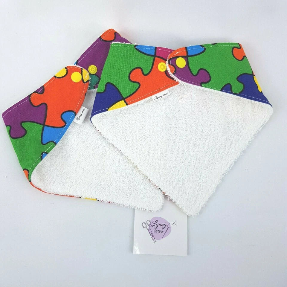 Paquete de 2 baberos bandana bebé estampado rompecabezas toalla respaldo hecho a mano nuevos Foto 4 de 4