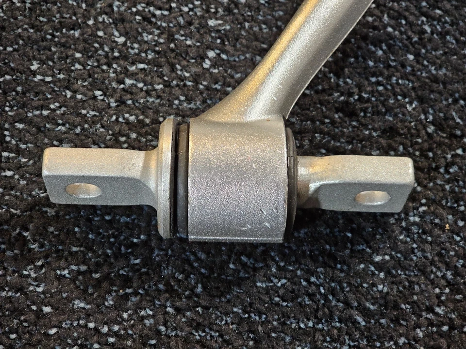 Brazo de control superior delantero izquierdo Moog RK642828 para Chevrolet Corvette (2005-2013) Foto 4 de 4