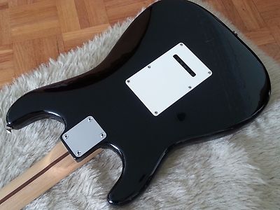 1994/95 KOREAN CORT BUILT FENDER SQUIER STRATOCASTER DELUXE