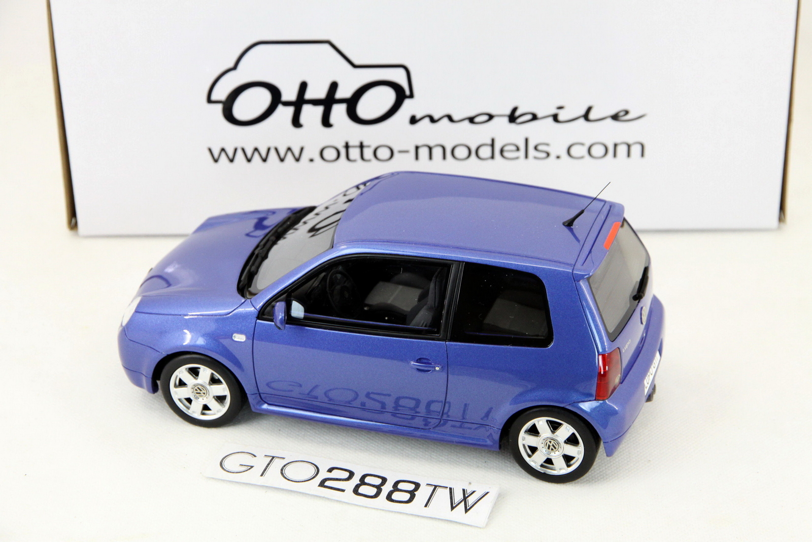 VW ルポ 1/24 ミニカー フォルクスワーゲン 非売品 青 LUPO geogis.rs