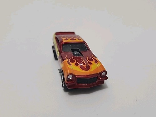 Johnny Lightning Red '71 Motown Shaker Funny Car 1/64 Scale - Picture 3 of 7
