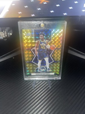 2021 Gold Mosaic Prizm Donovan Mitchell 10/10