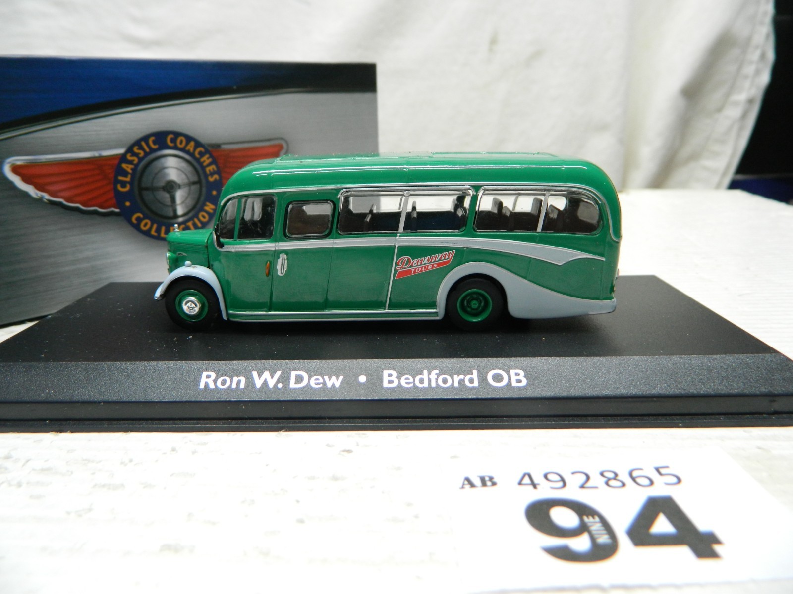 Atlas Classic Coaches 1:72 Bedford OB Coach Ron Deweway Box 4 642 103 thumbnail 2