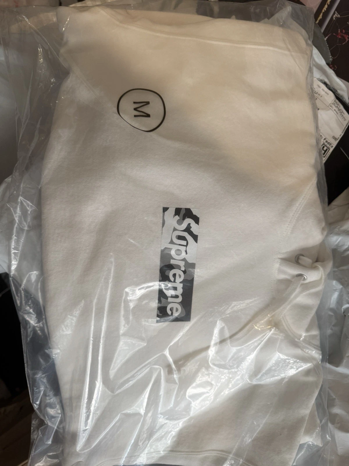 Sweat à capuche Supreme Miami Exclusive Box Logo Taille Medium EN MAIN