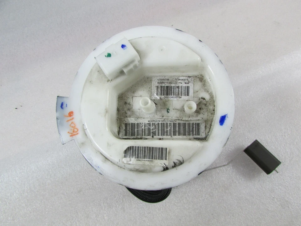 Maserati Quattroporte 2014, LH, bomba de combustible con válvula de flotador, usado, P/N 670035006 Foto 2 de 4