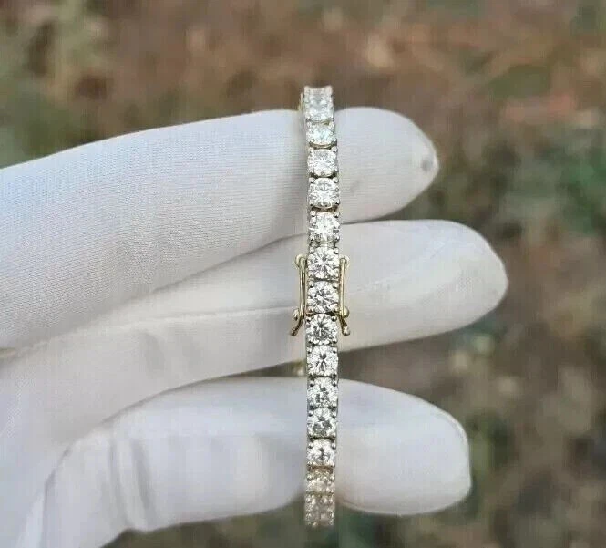 Brazalete de tenis de moissanita VVS1 de corte redondo de 4 mm enchapado en oro amarillo de 14 quilates Foto 3 de 4