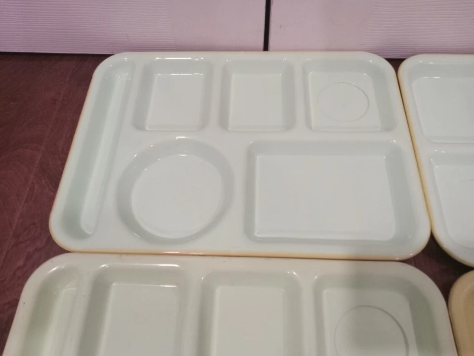 Lot of 4 SiLite School Cafeteria Lunch Trays -   Yellow And Green 6 Compartments - Image 4 of 4