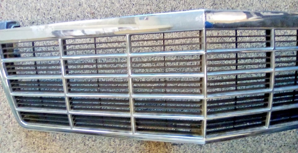 91-93 CADILLAC DEVILLE OEM ПЕРЕДНЯЯ РЕШЕТКА РАДИАТОРА LOC-114DG - Изображение 4 из 4