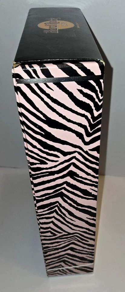 Hard Rock Cafe 2004 Barbie, 2ª da Série, Caixa Listrada Preta-Rosa NRFB - Imagem 4 de 4