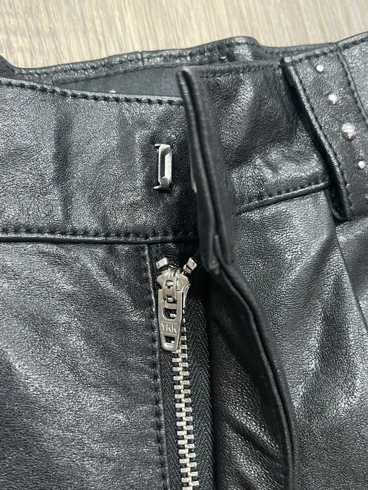 Шорты из овечьей кожи Kooples черные металлические с заклепками мото гранж женские размер 0 - Изображение 3 из 4