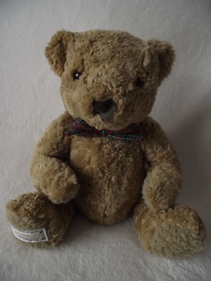 M&S CONNOISSEUR COLLECTION TEDDYBÄR MIT SCHOTTENKARO-SCHLEIFE - 10 ZOLL SITZEND