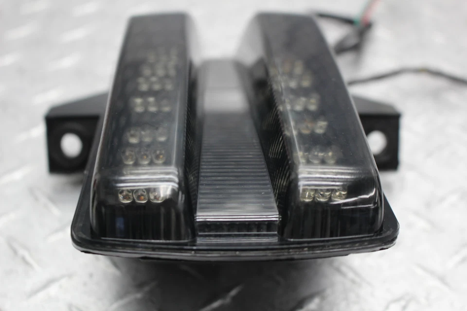 Suzuki SV1000S 2004 luz de freno trasera oscura Foto 4 de 4