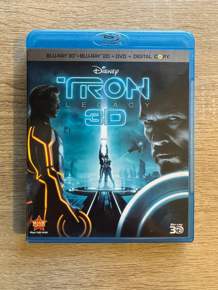 TRON LEGACY (3D Blu-ray) Disney LIKE NEW w/LENTICULAR SLIPCOVER - Image 3 of 4
