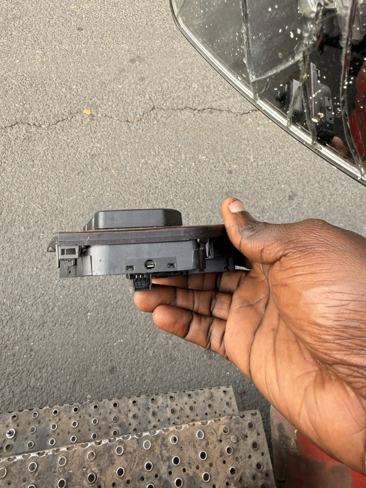 12-14 Mercedes W204 C250 GLK350 Front Left Driver Side Seat Control Switch OEM - Image 3 of 4