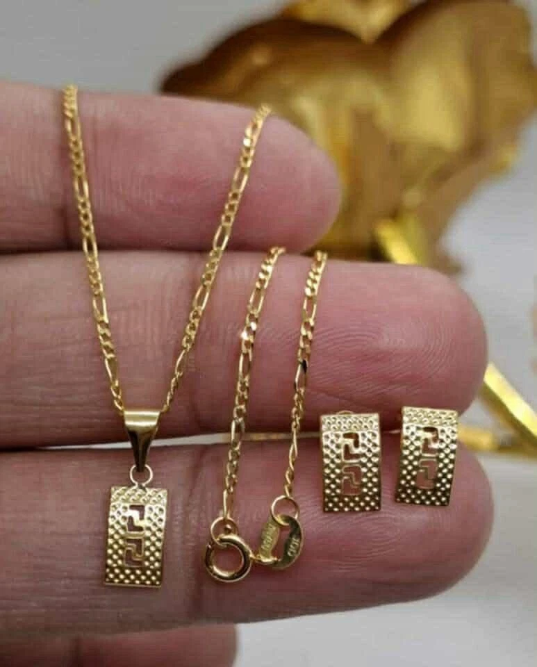 18K (saudi gold) サウジゴールドピアスSale! Sale 楽天市場】18金 ピアス 18k ゴールド スタッドピアス 両耳用 K18 槌目