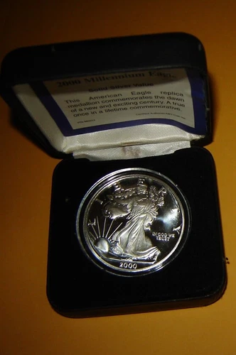 2000 Liberty The Dawn Of A New Millennium 1 Tr Oz .999 Fine Silver in Case COA