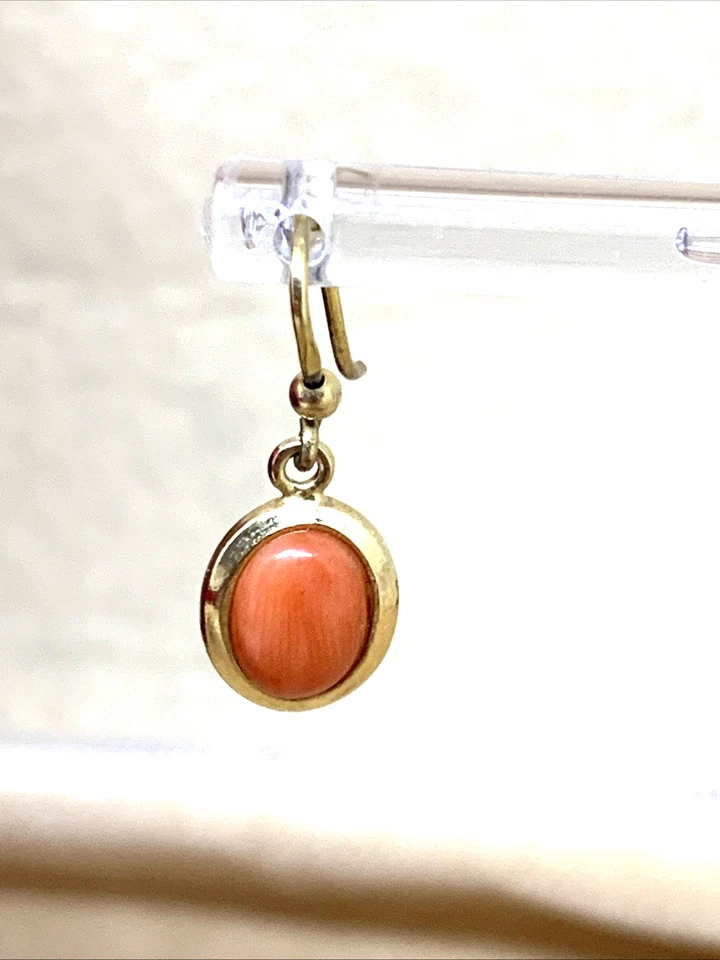 PICCOLI ORECCHINI DI CORALLO PENDENTI IN ARGENTO PLACCATO ORO GIALLO - Immagine 3 di 4