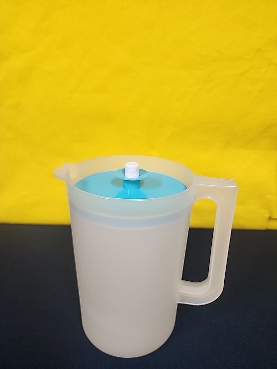 Vintage Tupperware 2 Quart Pitcher #1676-1 Clear w/ 801/802 Blue