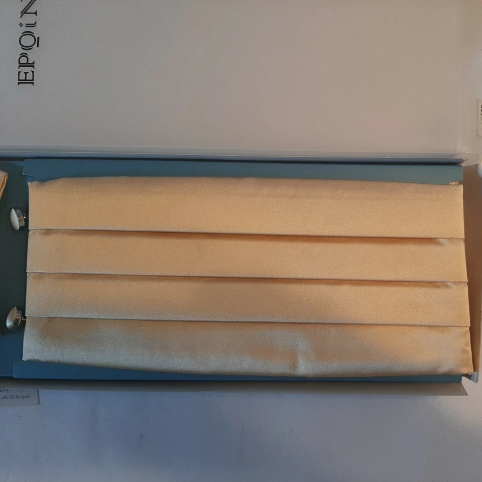 NUEVA Pajarita Esmoquin Off White, Gemelos Pañuelo y Faja Boda L? Foto 4 de 4