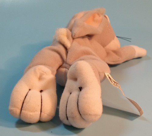 VGT 1996 Bugs Bunny Beanbag Plush. 8" Long. Play By Play - Picture 4 of 6