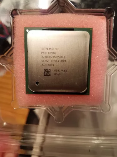 Intel Pentium 4 2.4 512 KB L2 Cache FSB 800 MHz 2.4 GHz Socket 478 CPU  SL6WF - Picture 1 of 6