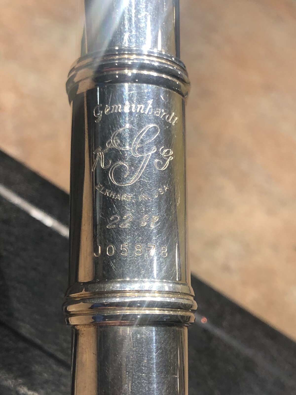 GEMEINHARDT 22 SP CLOSED HOLE FLUTE W / GOLD COLORED MOUTHPIECE