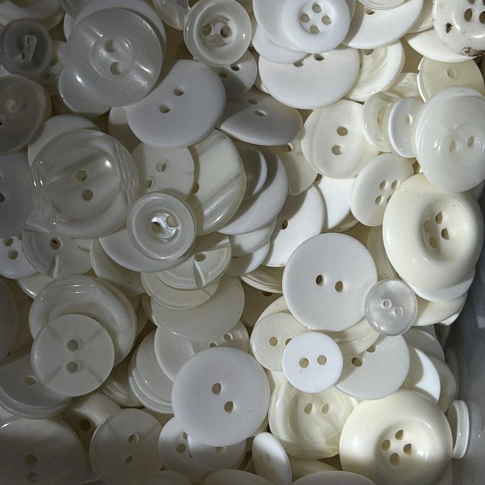 New! Mixed Lot WHITE Premium Buttons All Sizes For Embellishments Foto 2 de 2