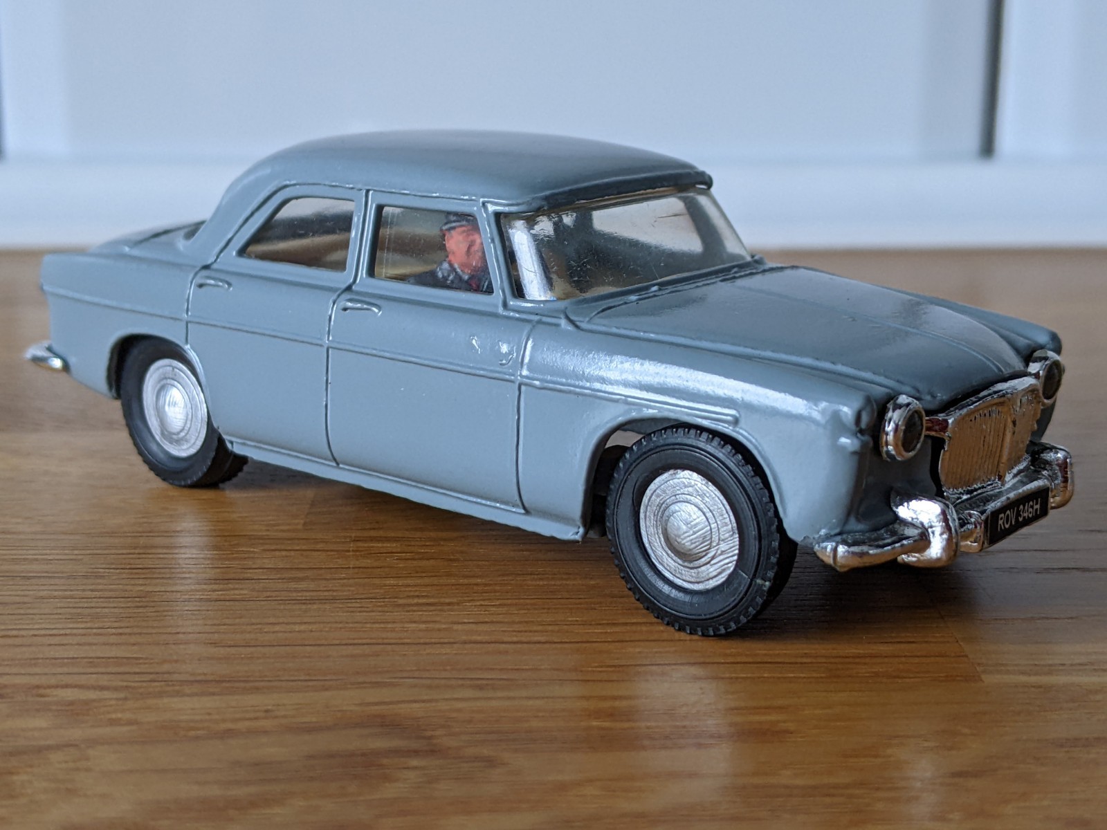 Spot-On 157sl, Rover 3 Litre with Lights - Free Price Guide & Review