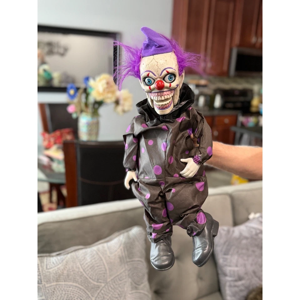 Creepy Scary Clown Prop Halloween Decoration Animatronic 21 1/2" talks - Image 3 of 4