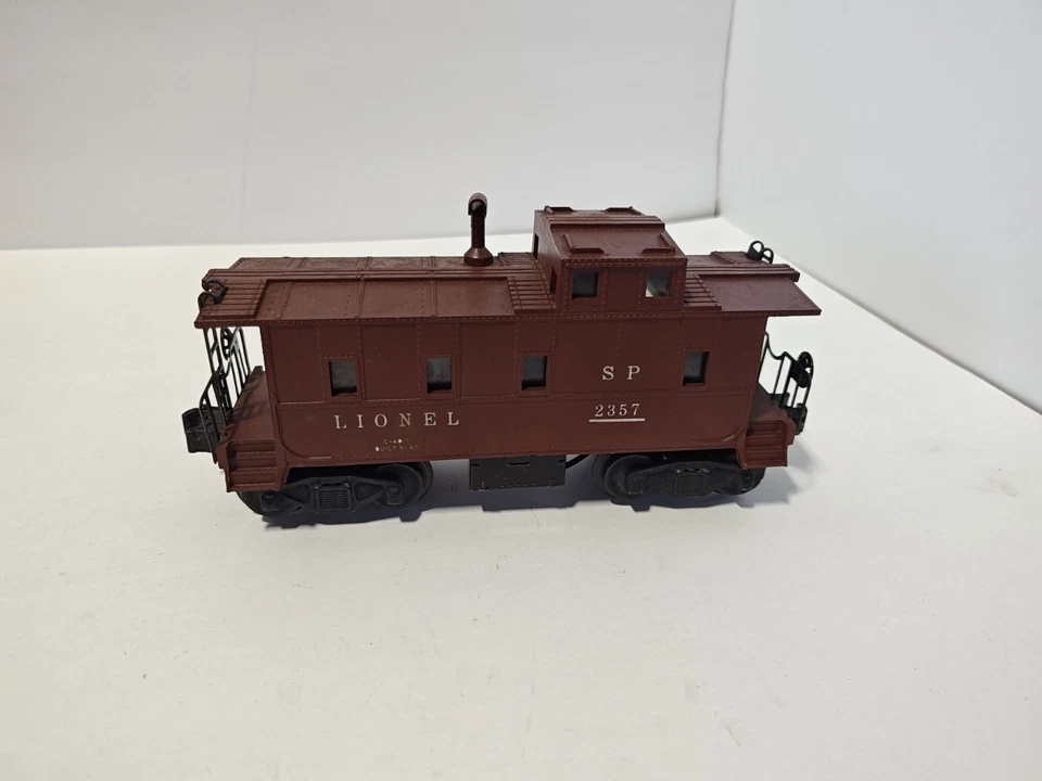 Vintage Lionel Lighted Caboose SP #2357 original box untested #14895a - Image 2 of 4
