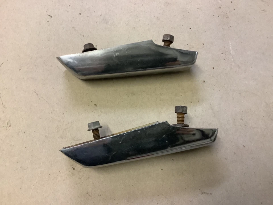 Protetores de para-choque traseiro 70 71 72 Cuda originais Mopar Barracuda - Imagem 4 de 4