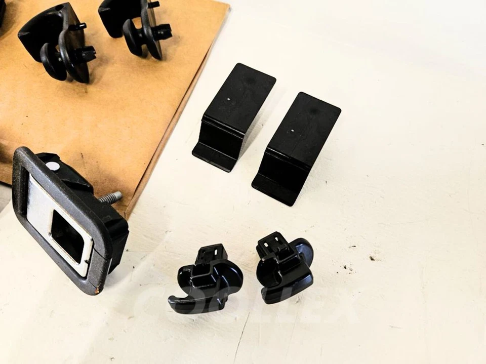 /\ 06-13 Lexus Is250 Is350 porta-malas hardware ganchos, capa etc 66310-30011-C0 fabricante de equipamento original - Imagem 4 de 4