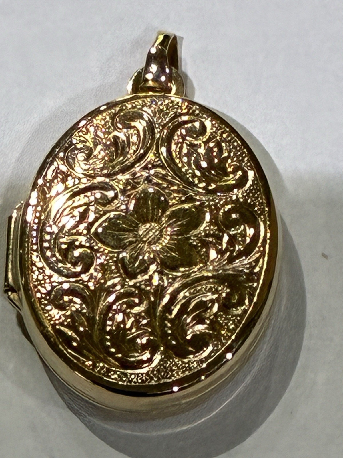 9ct Solid Gold Locket Hallmarked 2g