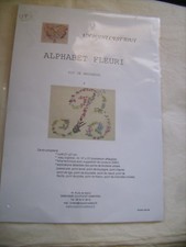 Kit broderie Alphabet fleuri "B" de marque Un Point C'est Tout 21 X 21 cm neuf