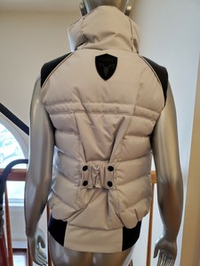 nobis vest